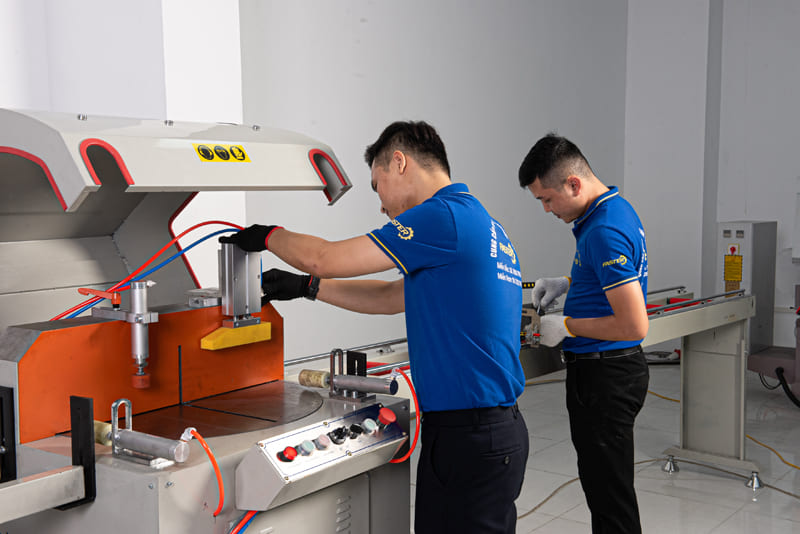 Ảnh thực tế máy cắt nhôm 1 đầu mâm xoay F500 2