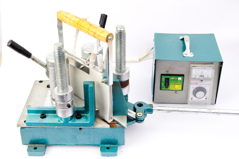 Ưu điểm nổi trội của máy hàn cửa nhựa cầm tay