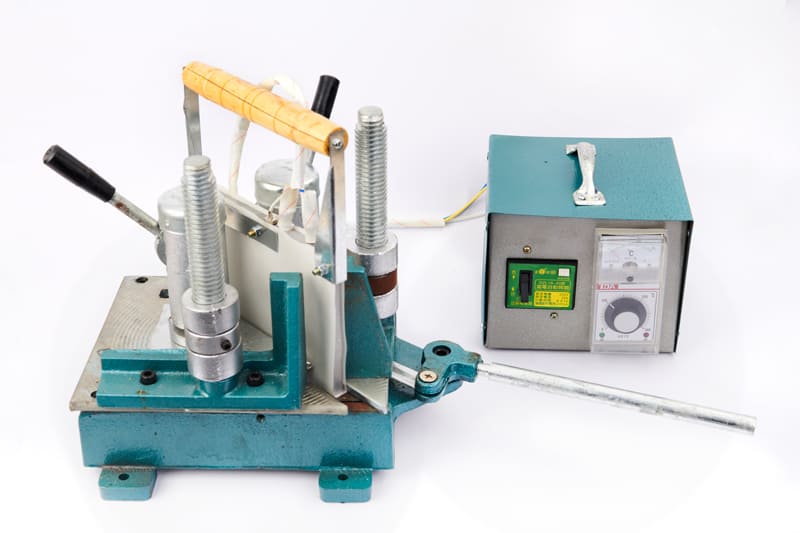 Máy hàn cửa nhựa cầm tay được Genma Việt Nam phân phối