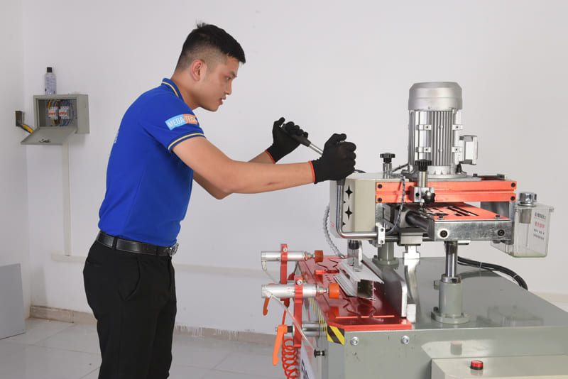 Hướng dẫn sử dụng máy khoét khoá Faster