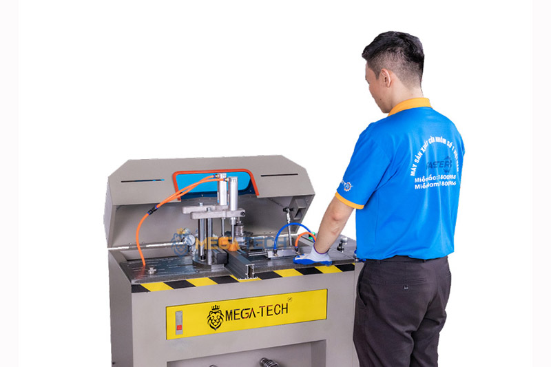 Máy phay đố nhôm thay dao nhanh Megatech 1