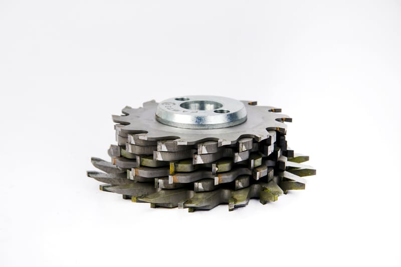 Lưỡi dao được sản xuất bằng thép chất lượng cao