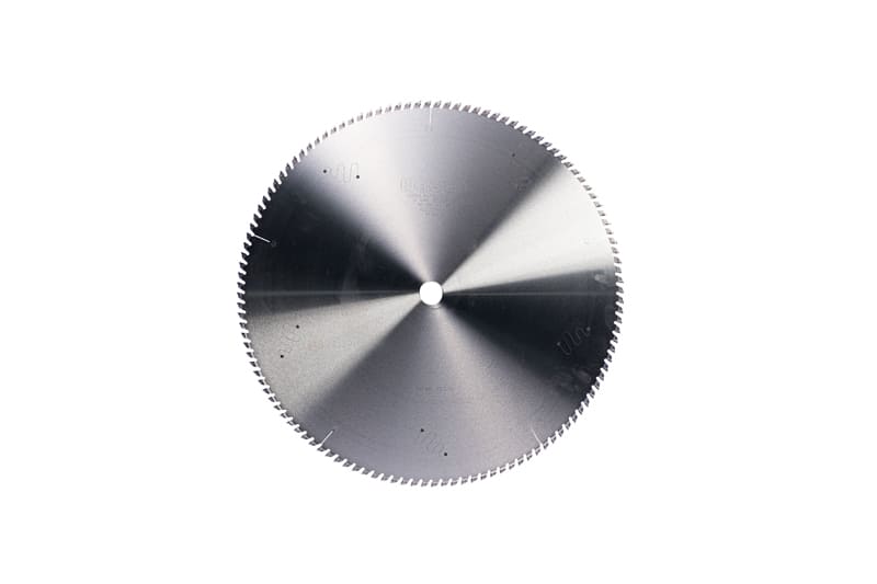 Lưỡi cắt cực kỳ sắc bén cho những đường cắt mượt mà và chính xác