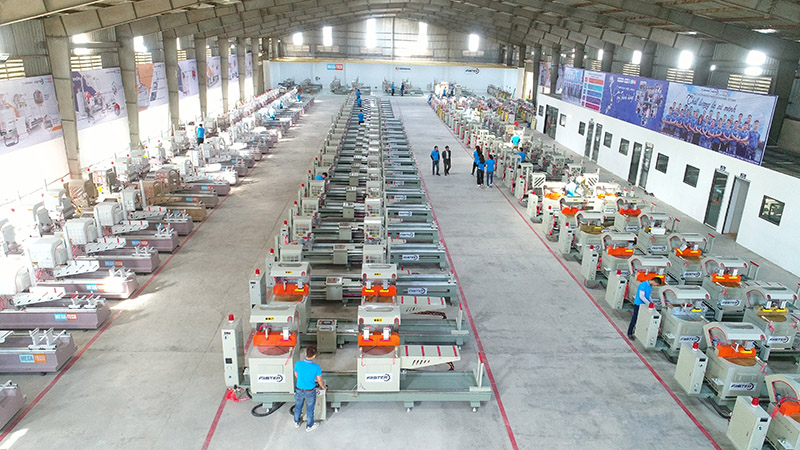 Hình ảnh kho máy rộng lớn của Genma