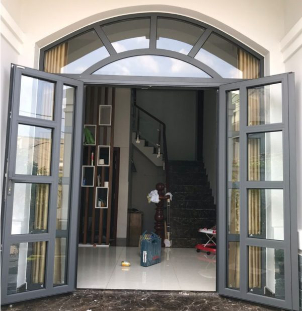 Mẫu cửa nhôm chia ô 4