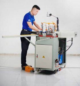 Máy ép góc cửa nhôm giá bao nhiêu
