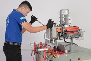 Máy khoét khóa cửa nhôm giá bao nhiêu