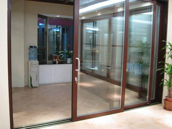 Cửa lùa nhôm kính 2 cánh màu nâu đỏ