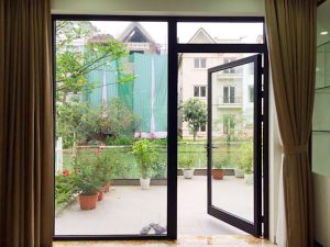 Cửa nhôm 1 cánh mở quay 1 vách cố định
