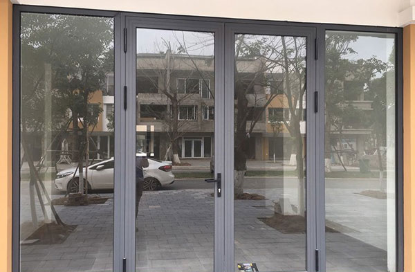 Cửa nhôm 2 cánh hệ 55 màu đen cao cấp