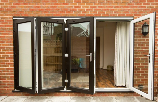 Cửa nhôm 4 cánh màu ấn tượng