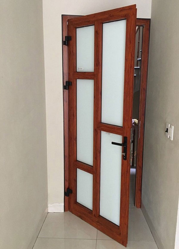 Cửa nhôm kính giả gỗ phòng ngủ