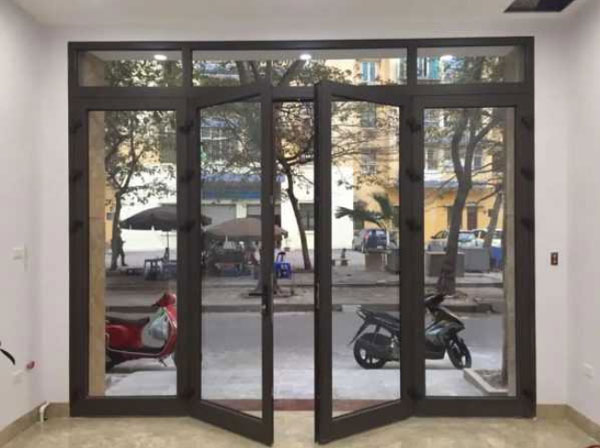 Cửa nhôm màu nâu hiện đại sang trọng