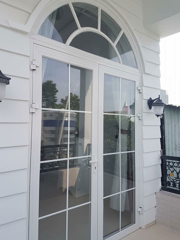 Cửa nhôm uốn vòm cho phòng khách