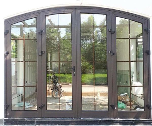 Cửa nhôm xingfa 4 cánh chia ô cách điệu