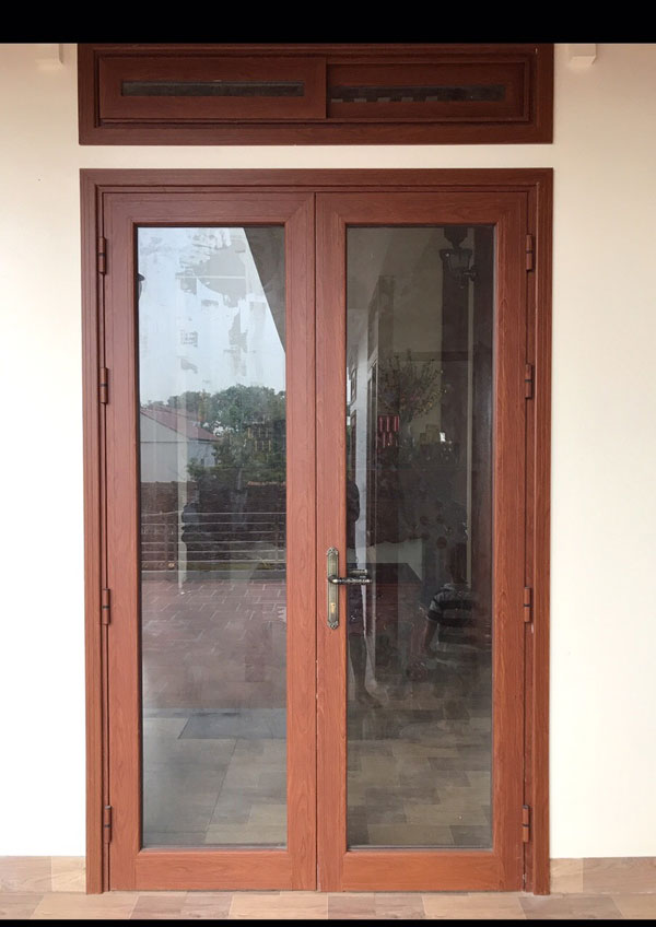 Mẫu cửa nhôm kính cho nhà cấp 4 2 cánh quay