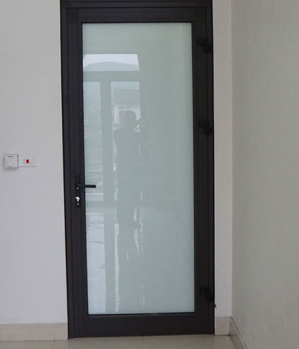 Mẫu cửa nhôm kính màu đen