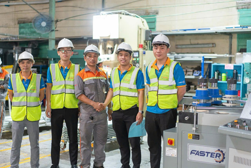 Đội ngũ nhân viên tận tình, chu đáo quan tâm khách hàng