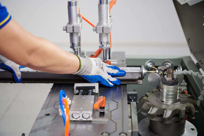 Máy phay đố nhôm